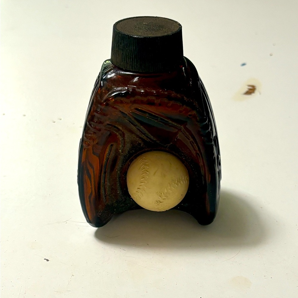 Vintage Avon Baseball Glove Bottle / Decanter Wild Country Aftershave 5 FL OZ